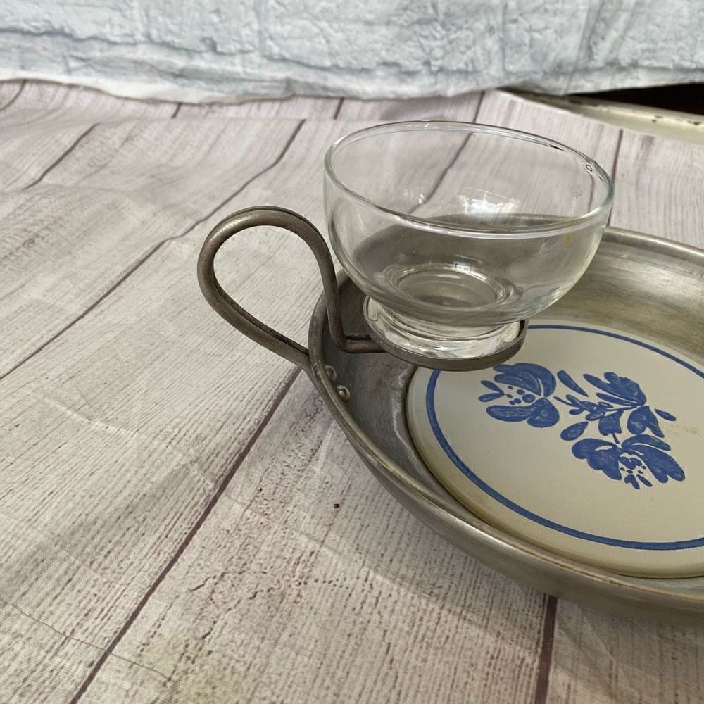 Vintage Appetizer plate w/curved handle and glass bowl for dipping sauce - Picture 3 of 4